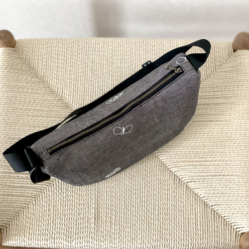 ⚮̈ミナペルホネン からだにフィットするボディバッグ 