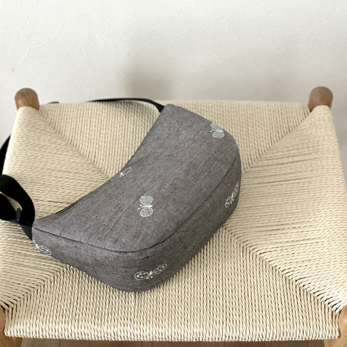 ⚮̈ミナペルホネン からだにフィットするボディバッグ 