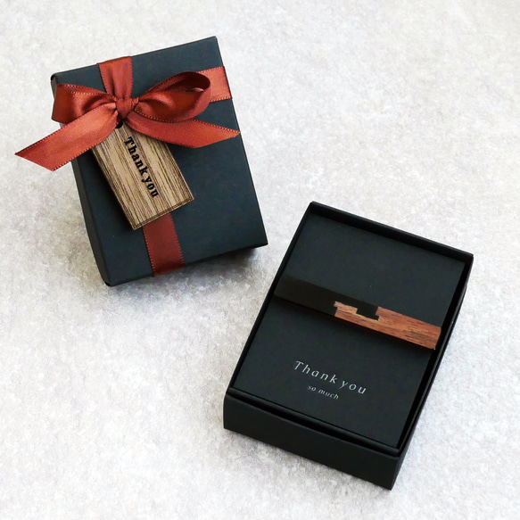 「Kana」名入れのできるウッドアクリルのネクタイピン 1枚目の画像