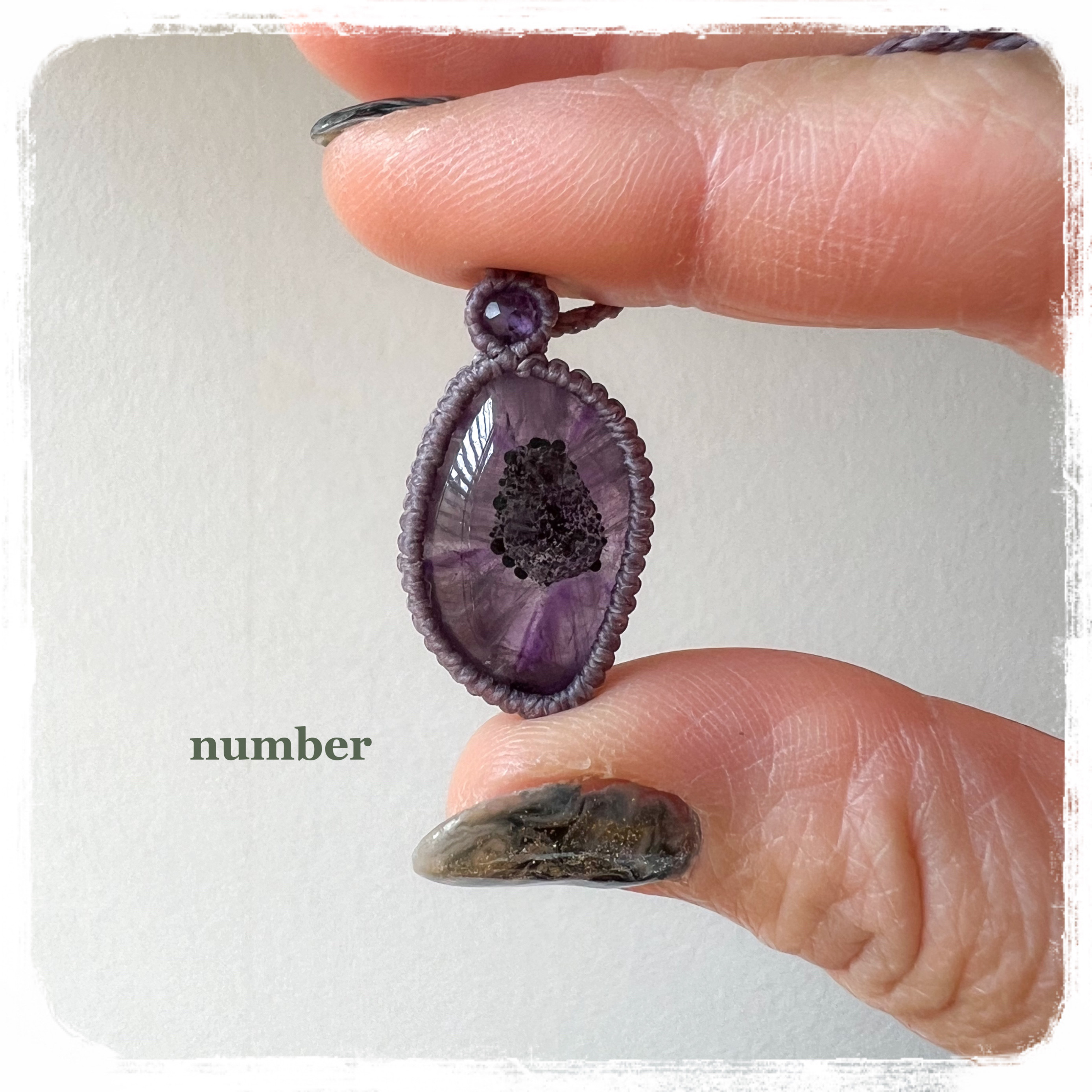 ★紫色の魔法★トラピッチェアメシスト（アメジスト）のマクラメネックレス★d