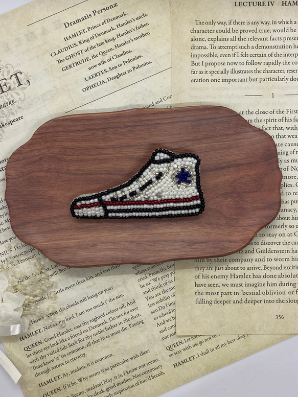 ビーズ刺繍ブローチ【スニーカー】 ブローチ Rancoco 通販