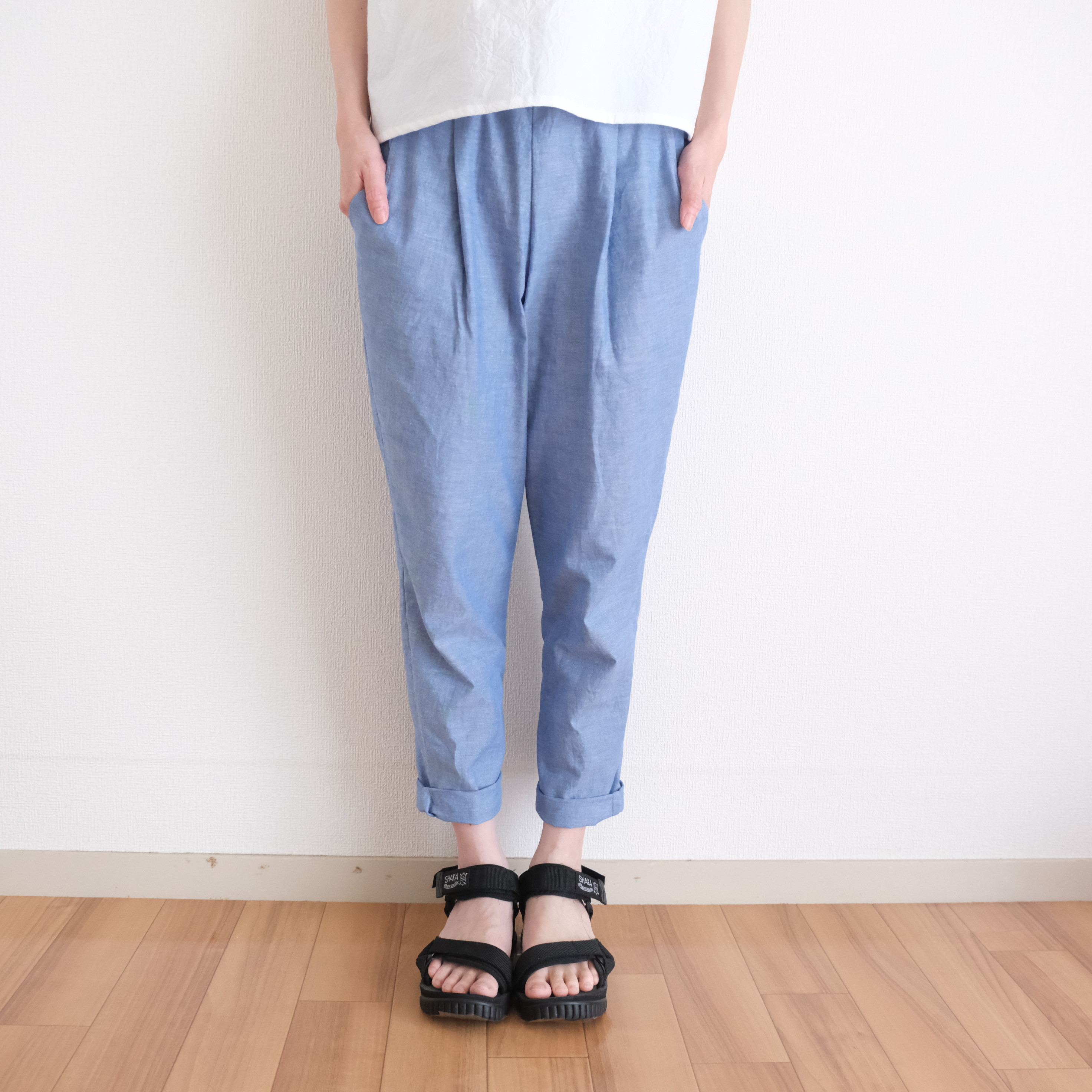 シャンブレーテーパードパンツ