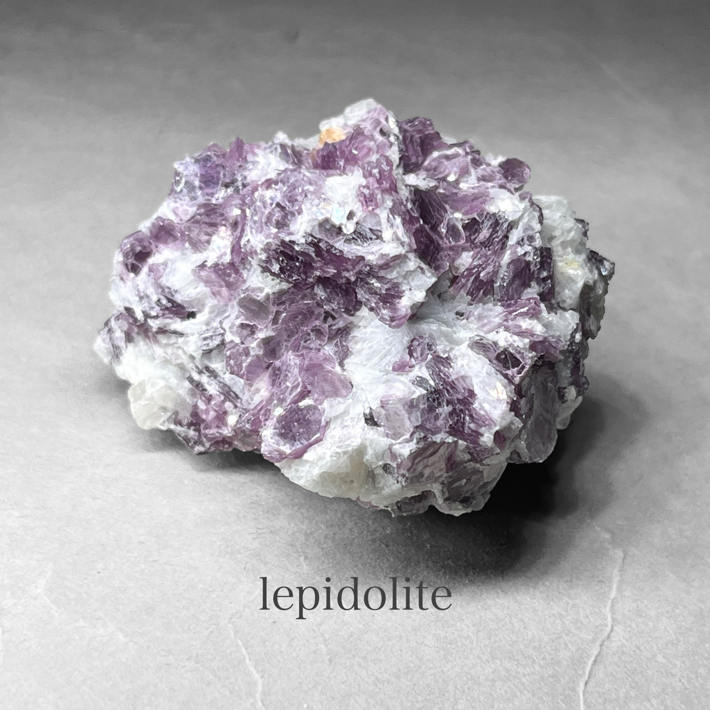 lepidolite / レピドライト原石 C