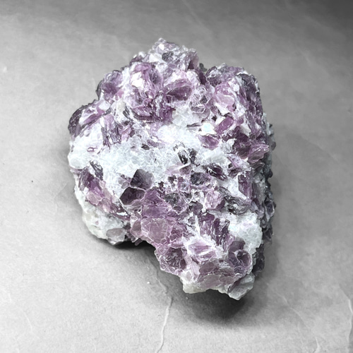 レピドライト原石 lepidolite / レピドライト原石 C 天然石 N.st 通販 17806999｜Creema