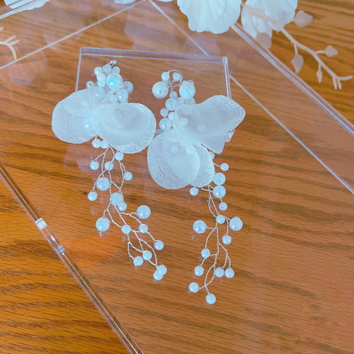 no.807 ホワイト白シフォン×パール花びら　ピアスイヤリング no.807 ホワイト白シフォン×パール花びら ピアスイヤリング - メルカリ