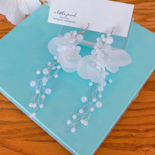 ふわり＊ホワイトフラワー＊花びらピアス2・イヤリング・前撮り