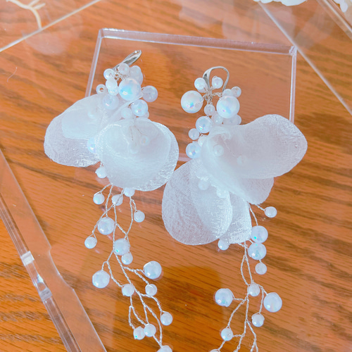 no.807 ホワイト白シフォン×パール花びら　ピアスイヤリング no.807 ホワイト白シフォン×パール花びら ピアスイヤリング