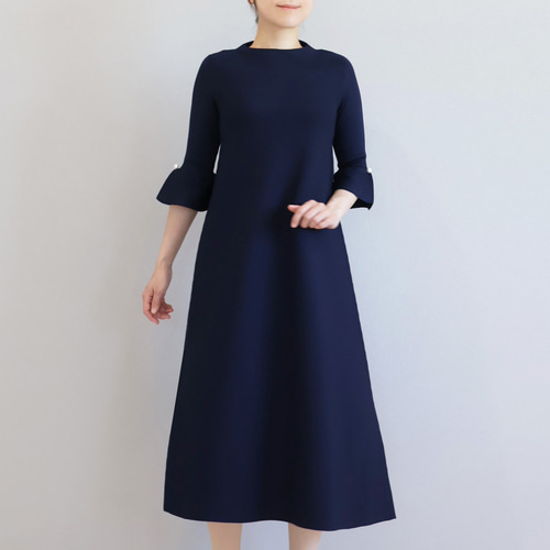 肘が隠れる5分袖ベルスリーブ◎】ホールガーメント Aラインワンピース