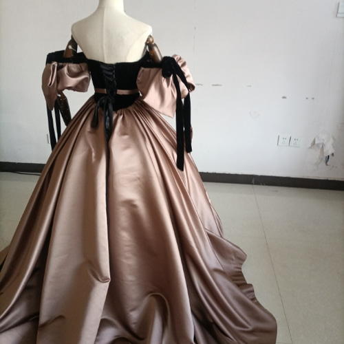 人気上昇！カーキ色 光沢サテン 黒 ビロード パーティードレス オフ