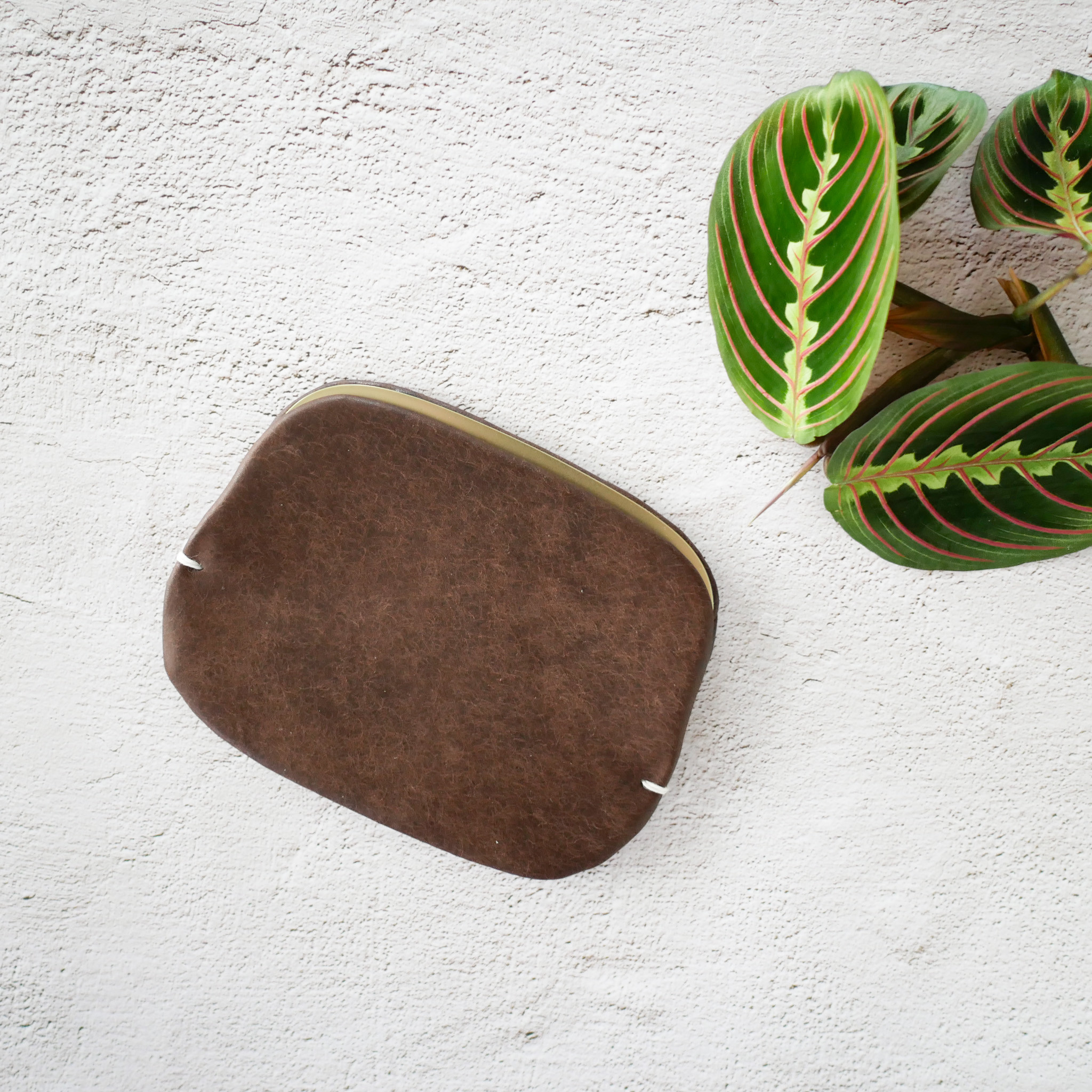 薄さが嬉しい！「ミニマムなスナップウォレット・M」　カカオブラウン