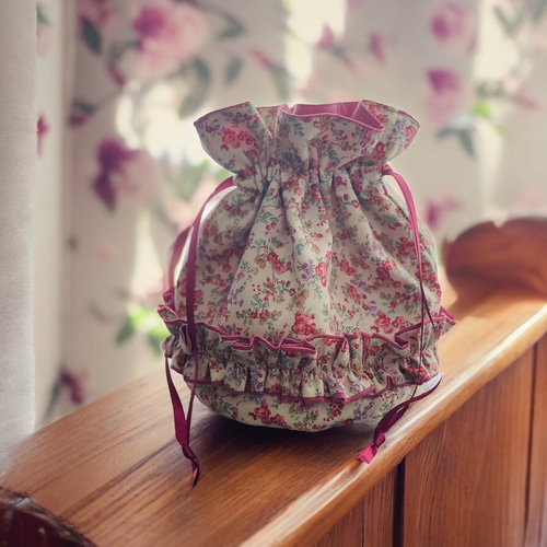 リバティ生地 まる底 小花柄 裾フリル巾着 ピンク 巾着袋 Onnela Pieni  