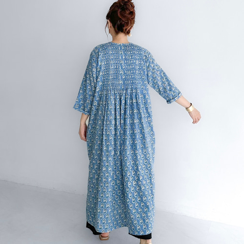 インド綿 ブロックプリントのピンタックワンピース〔ライトブルー