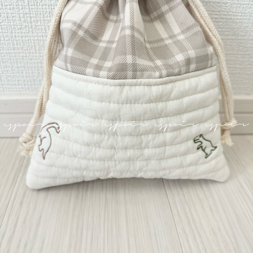 オムツ入れ/オムツポーチ/お着替え入れ/ヌビ/巾着袋/型抜き刺繍