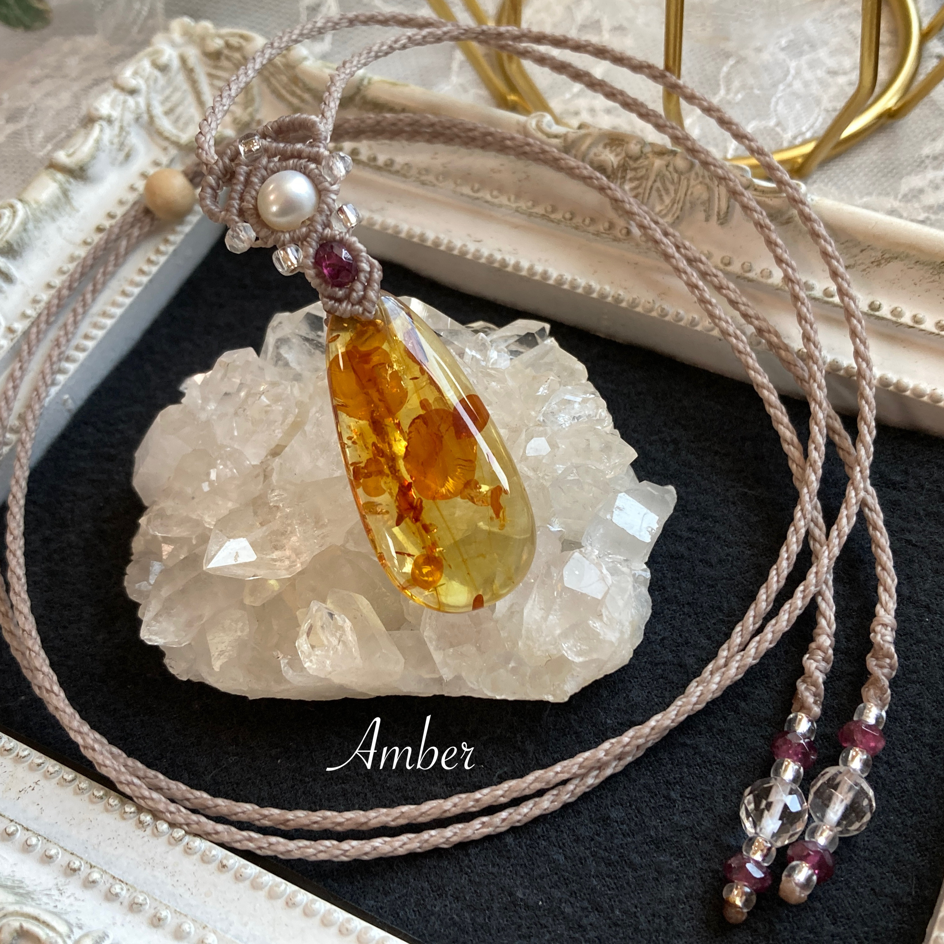 【もちこ☆】アンバー＆ガーネットのマクラメネックレス　ペンダント　天然石 もちこ☆】アンバー＆ガーネットのマクラメネックレス