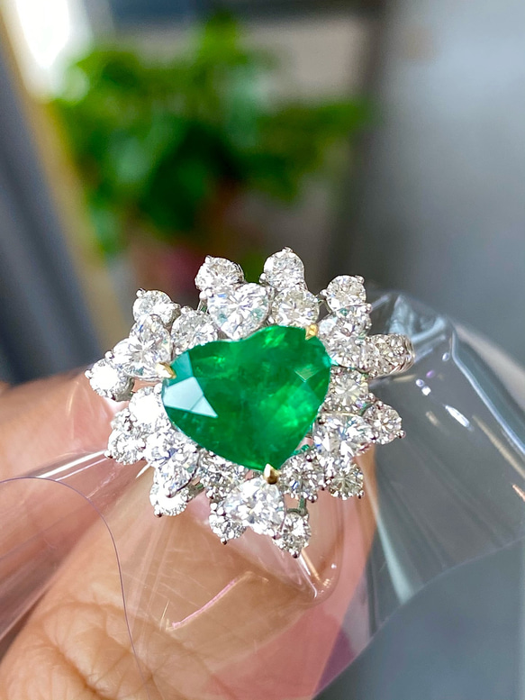 天然エメラルド指輪【宝石鑑別書付き】