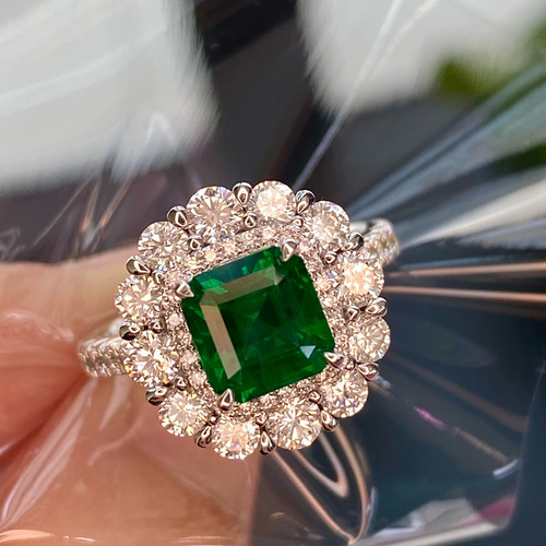 1.3ct天然エメラルド 指輪 ペンダント2way K18 鑑定書 スワット産 指輪・リング CHIC JEWELRY 通販｜Creema(クリーマ)  17808192