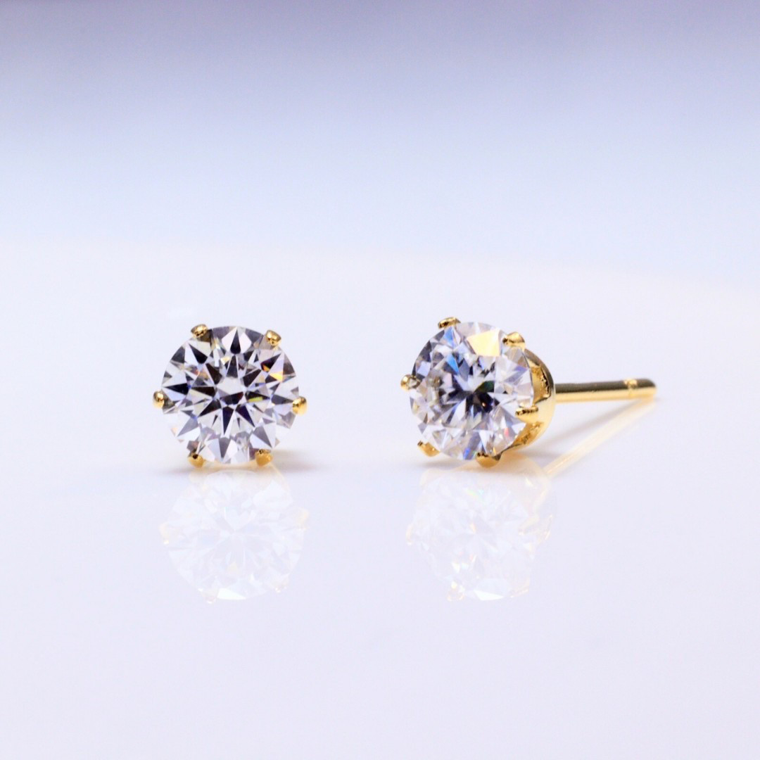 「つけっぱなしOK」サージカルステンレス316L モアサナイト　スタッドピアス　5mm イエローゴールド