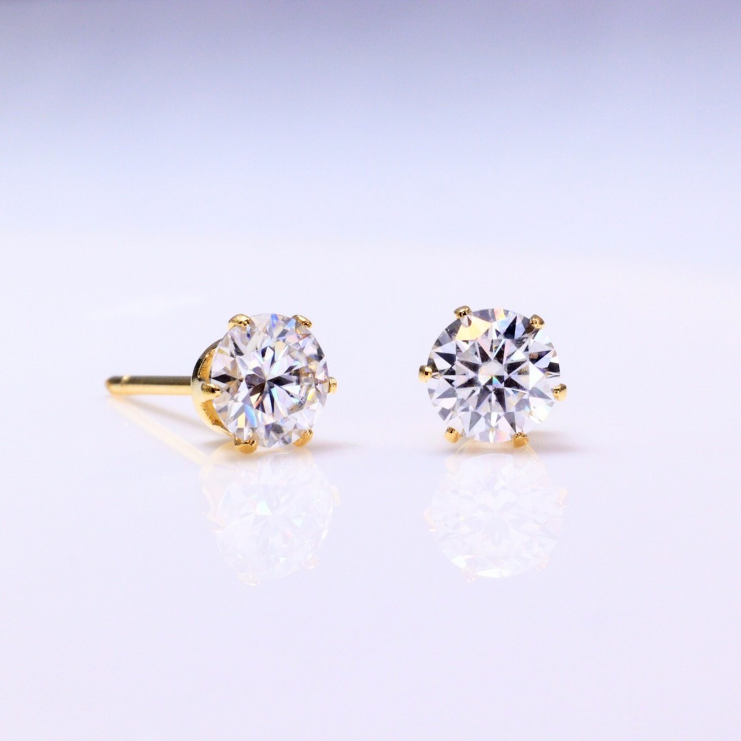 「つけっぱなしOK」サージカルステンレス316L モアサナイト　スタッドピアス　5mm イエローゴールド