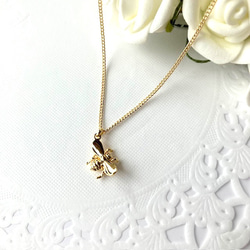 蜂のネックレス（ミツバチ 金色 シンプル 透明感） ネックレス