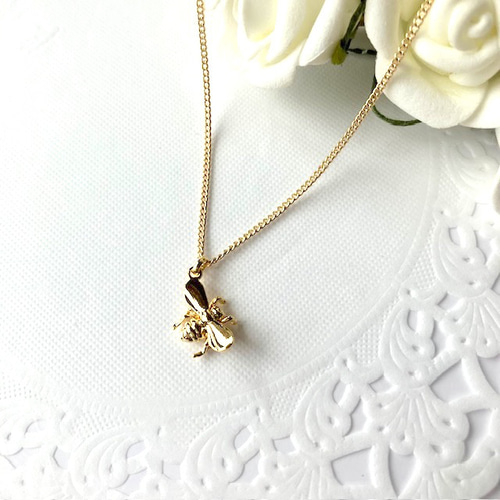 蜂のネックレス（ミツバチ 金色 シンプル 透明感） ネックレス