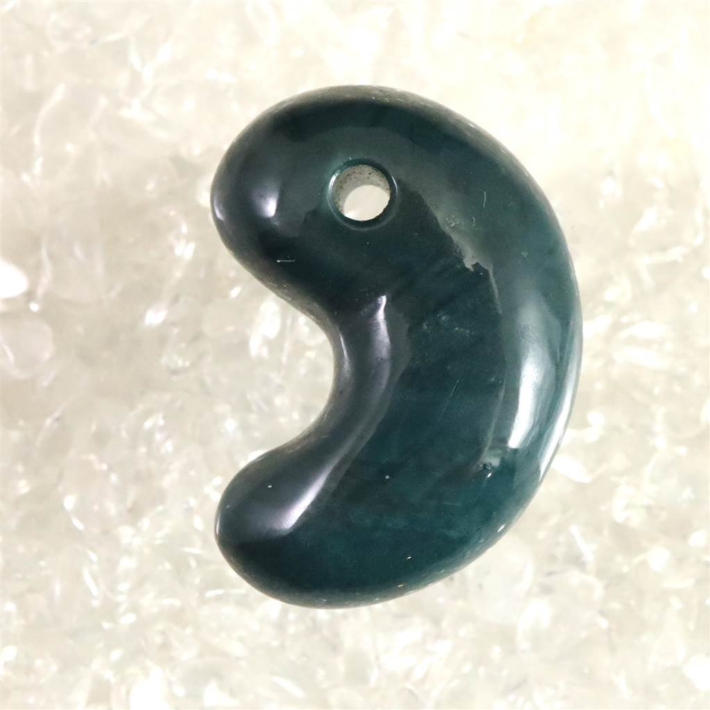 出雲瑪瑙　碧玉勾玉　３２、６mｍ　鑑別書付き 出雲瑪瑙　碧玉勾玉　３２、６mｍ　鑑別書付き