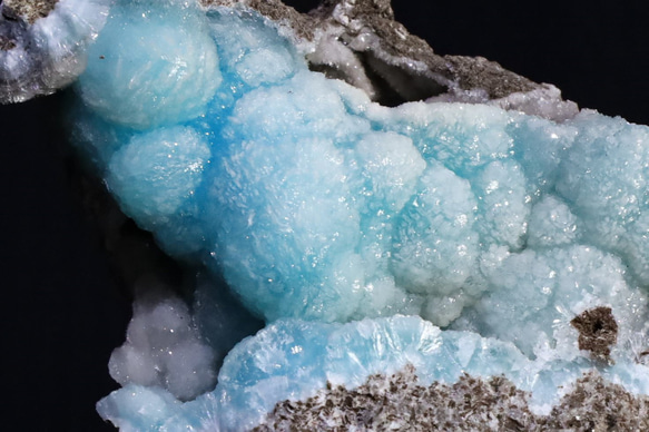 キラキラした心地よいブルー 天然 ヘミモルファイト（異極鉱）54g