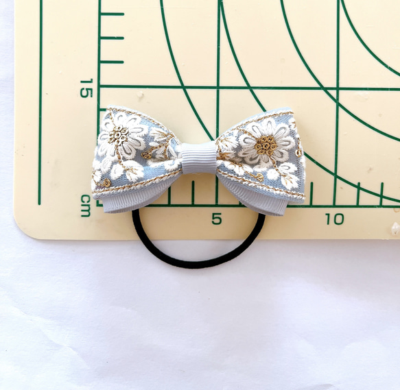 【再販】キラキラ　インド刺繍リボン＆グレーグログランリボン ヘアアクセサリー　ヘアゴム  こども〜大人まで　グレー 4枚目の画像