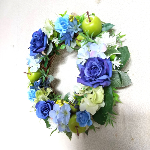 青薔薇と姫りんごの夏リース☆玄関リース☆造花リース☆アーティ 青薔薇と姫りんごの夏リース☆玄関リース☆造花リース☆アーティ