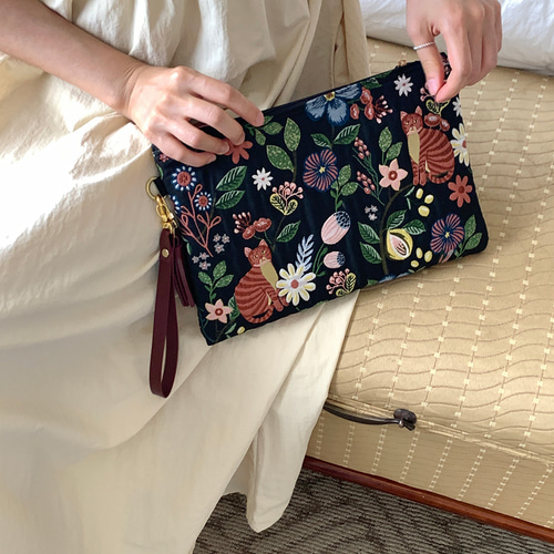 仕分けのできる便利な収納】ジャガード猫の森収納クラッチバッグ