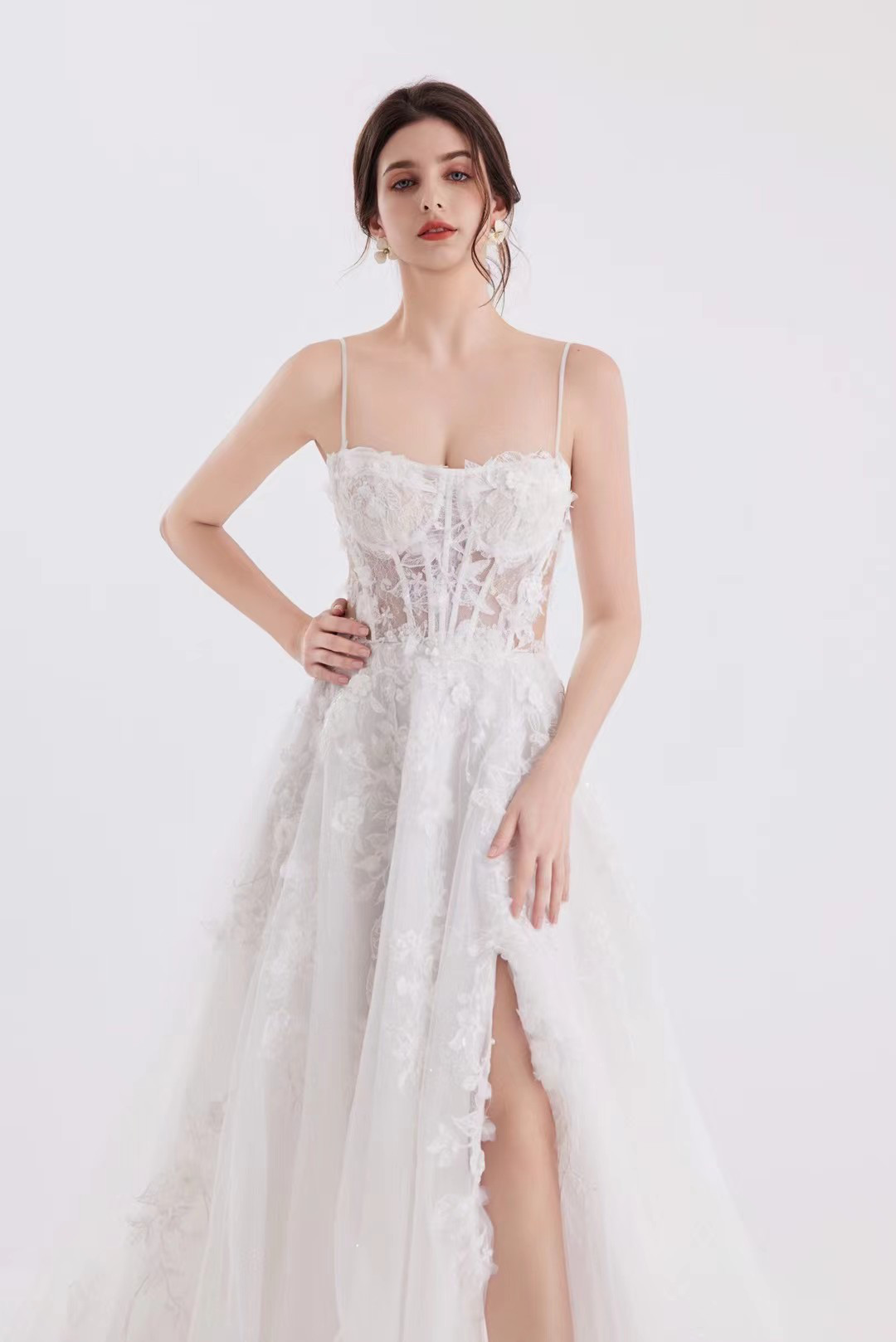 抜群のお洒落な見え　セクシー　シーズルー　フロントスリット　トレーン結婚式挙式　花嫁二次会/披露宴パーティードレス前撮り