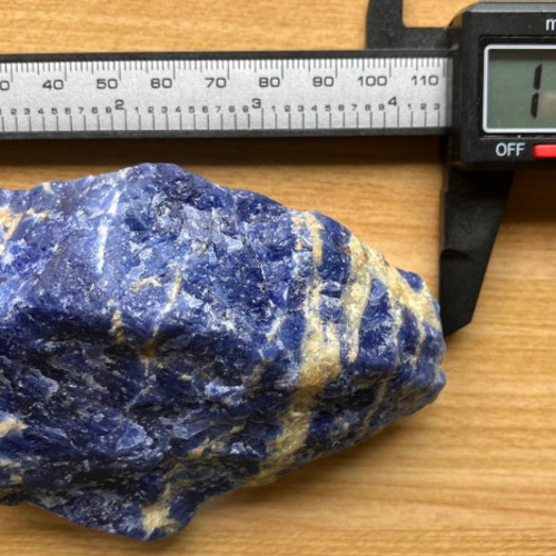 ボリビア産 ソーダライト原石 パイライトつき 横幅11cm 253g 手のひら