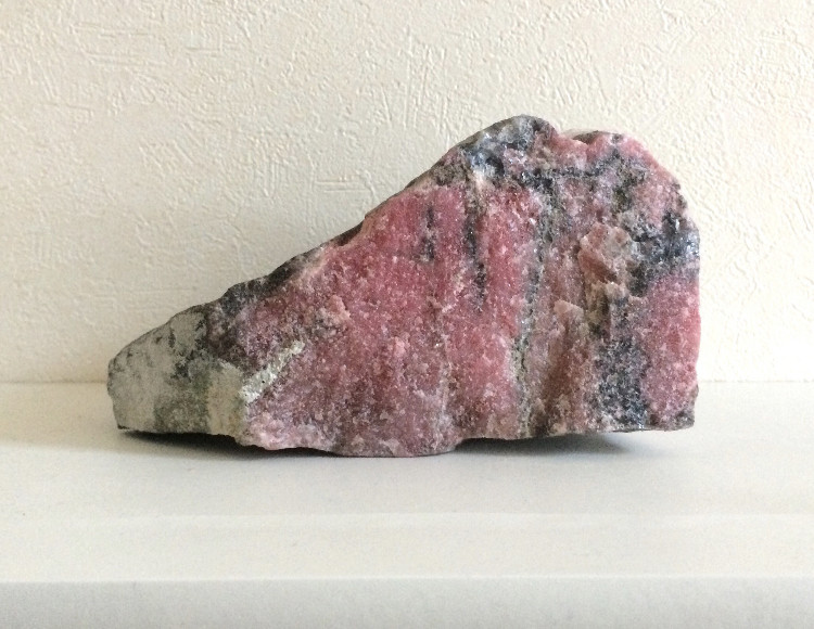 ロシアン　ロードナイト原石　横幅約13cm 高さ約4.7cm 984g