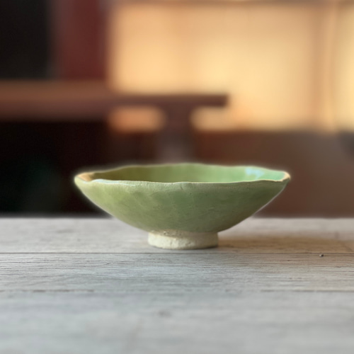 萌黄釉平茶碗 0062 抹茶茶碗 手捻り 陶器 緑色 手びねり 夏茶碗 黄緑色