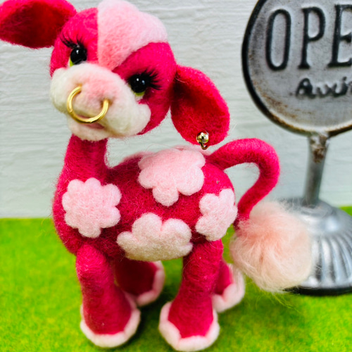 羊毛フェルト ギャルになりたい子牛のえみり 置物 羊毛フェルト toiro