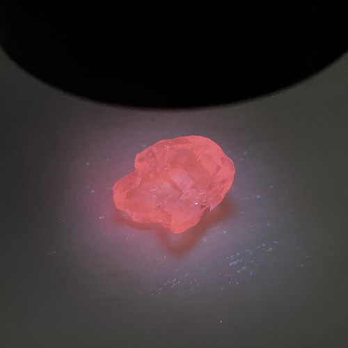 メキシコ オハエラ鉱山産 フローライト パイライト付き蛍石原石 赤色強