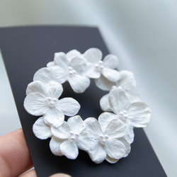 539＊紫陽花 ホワイト ブローチ 539＊紫陽花 ホワイト ブローチ 紫陽花＊手刺繍ブローチ【White＊藍色