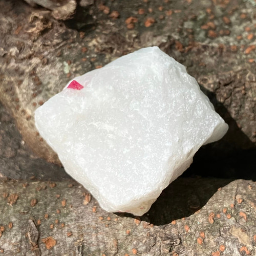 【鉱物標本】ツーソン新着  スピネル 原石 ミャンマー産 ミャンマー産 レッドスピネル母岩付き原石 ② 天然石