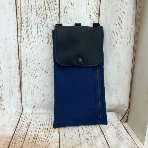 スマホ収納一体型 財布（クリアポケット付スマホ操作可）