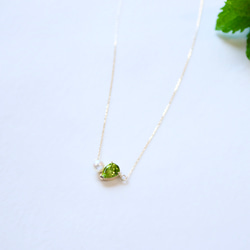 [Sot to] K10YG ペリドットとアコヤ真珠のアシンメトリーネックレス 5枚目の画像