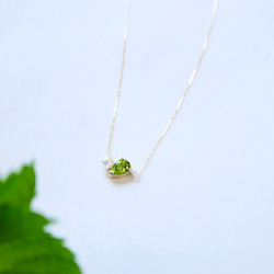 [Sot to] K10YG ペリドットとアコヤ真珠のアシンメトリーネックレス 3枚目の画像