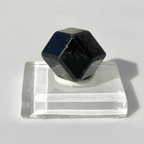 ガーネット原石 GRAND RINO / ロードライトガーネット 原石 50X50X42MM 200.00