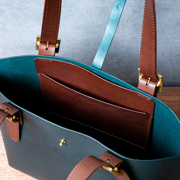 イタリアンオイルレザーと真鍮バックルのシンプルトートバッグ【Mサイズ】（グリーンブルー×チョコ）【配色カスタム無料】 
