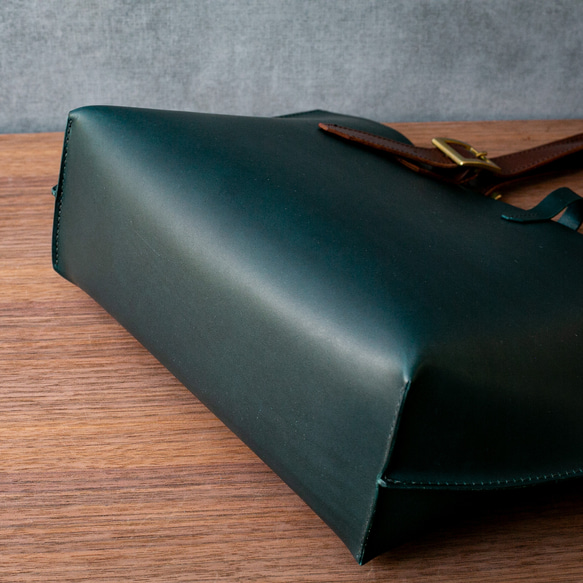 イタリアンオイルレザーと真鍮バックルのシンプルトートバッグ【Mサイズ】（グリーンブルー×チョコ）【配色カスタム無料】 