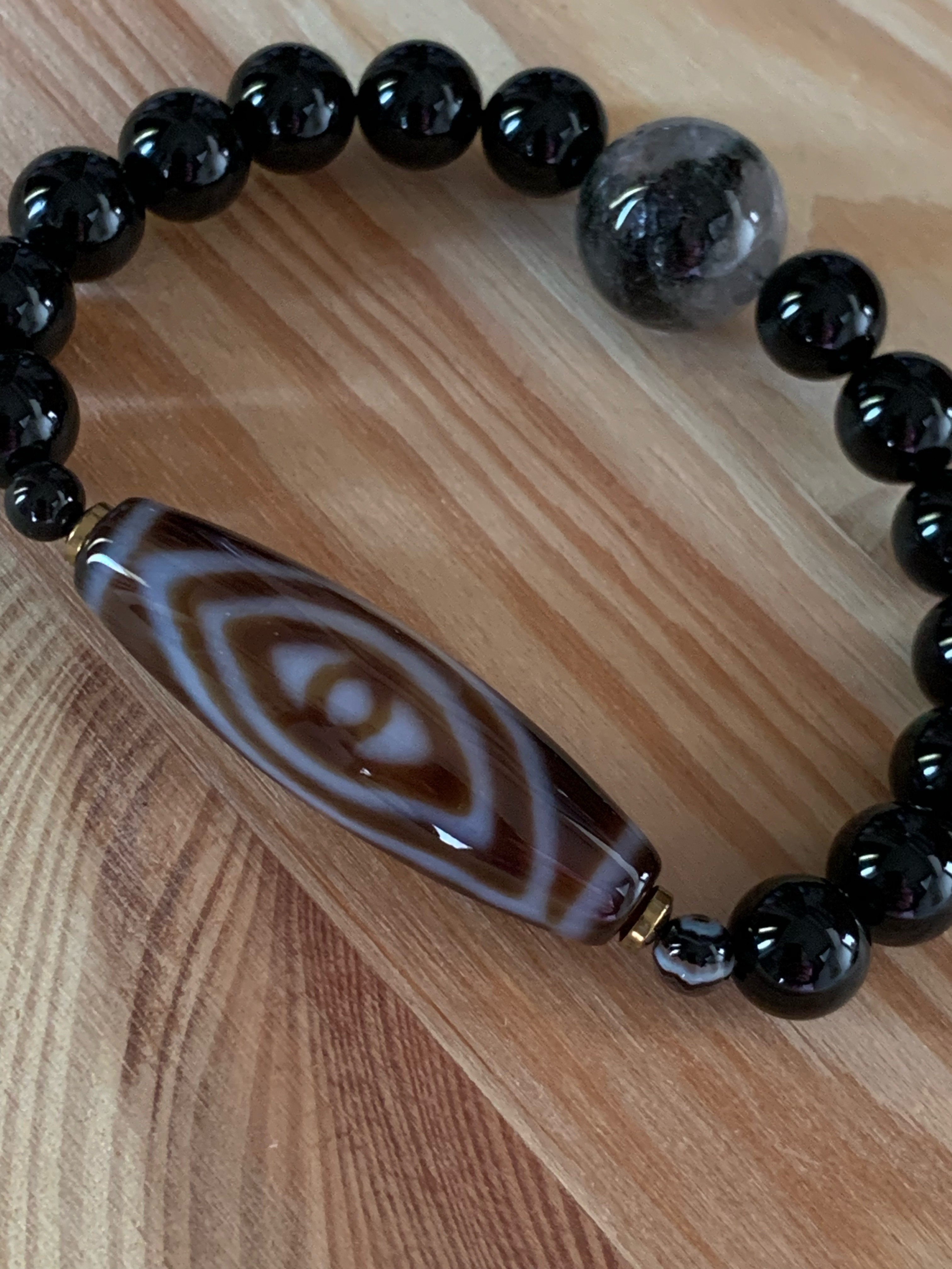 仏眼天珠とアラスカ産庭園水晶、108珠お念珠よりのお組み外し黒瑪瑙のブレスレット