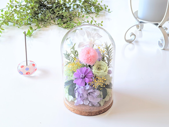 ガラスドームのお供えアレンジ おしゃれプリザーブドフラワー仏花