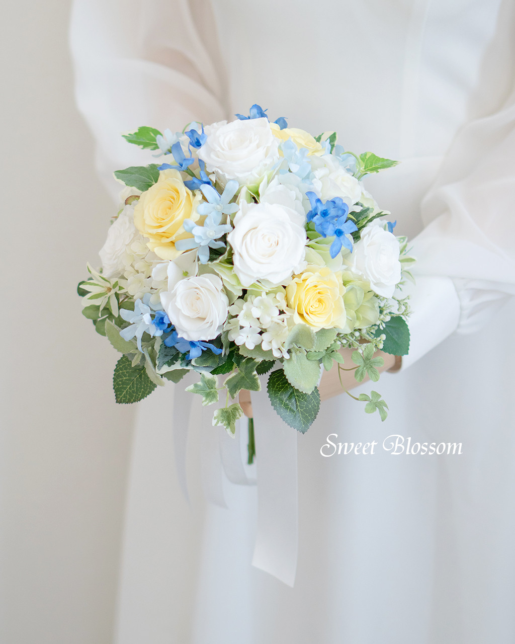 【オーダーメイド】ホワイトとイエローローズのクラッチブーケ＆ブートニア