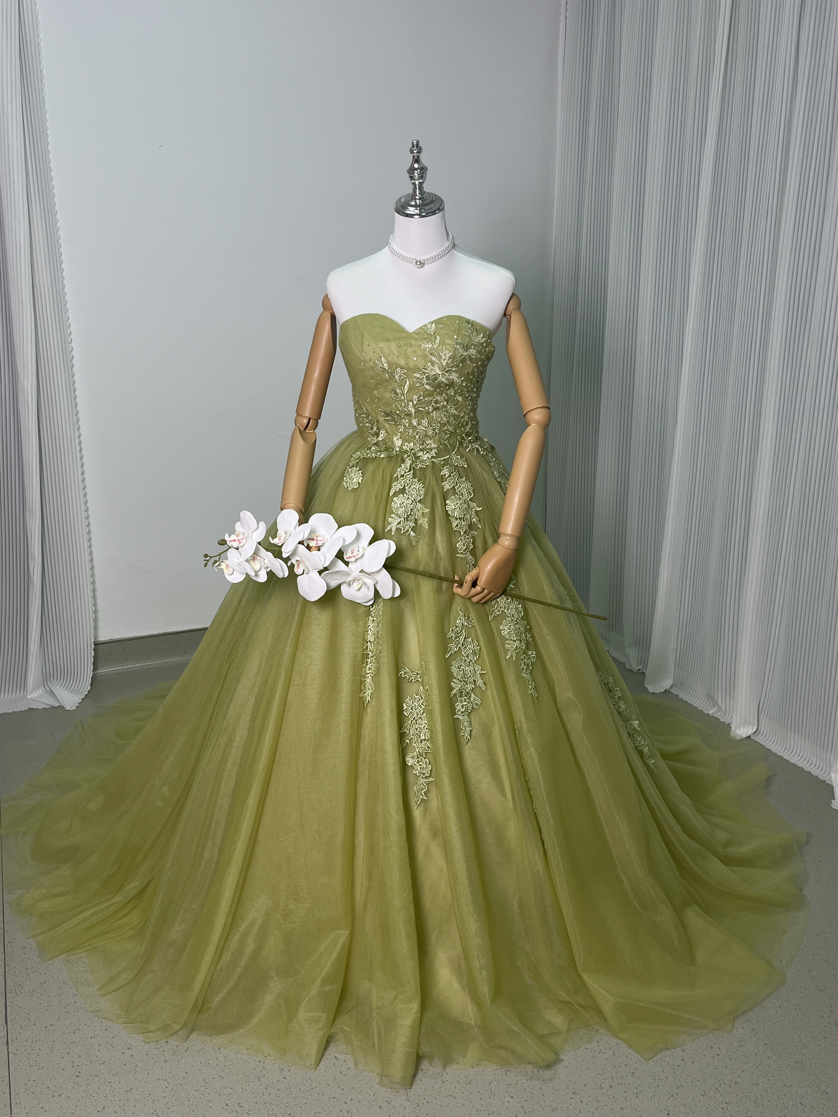 送料無料！カラードレス ベアトップ ビジュードレス レース Aライン  ソフトチュール 結婚式 前撮り