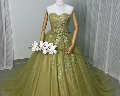 送料無料！カラードレス ベアトップ ビジュードレス レース Aライン