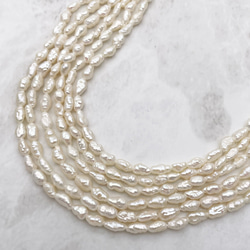 淡水パール 真珠 バロック ライス 5mm 6mm 極小粒 小粒 ケシ 無核 ホワイト系 半連19cm tp0002 2枚目の画像