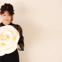 一輪の大きな花束 2枚目の画像